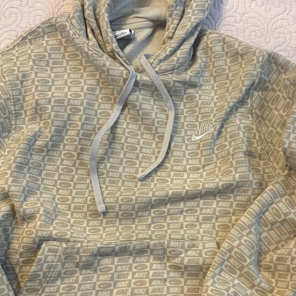 Nike Men's Beige Patterned Hoodie